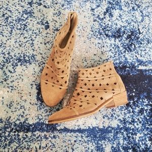 Michael Kors Leather cut out bootie sz 5.5